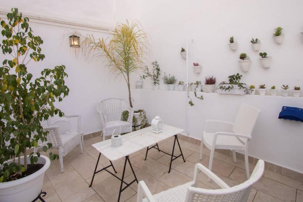 Castilla Triana Courtyard By Valcambre Seville Exterior photo