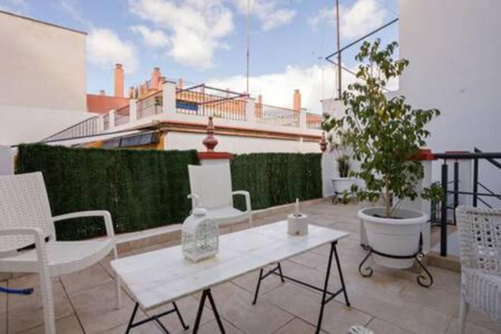 Castilla Triana Courtyard By Valcambre Seville Exterior photo